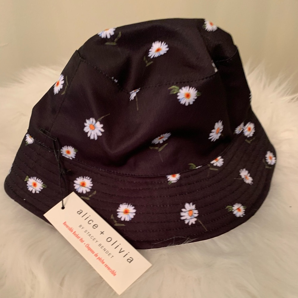 Alice and Olivia Reversible Bucket Hat brand new